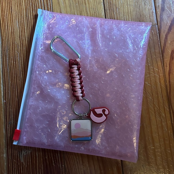 Glossier Keychain - Picture 1 of 3